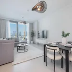Elegant Relaxing 3-Bedroom Apartment In Perfect Location At Canal Front 6