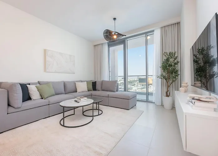 Elegant Relaxing 3-Bedroom Apartment In Perfect Location At Canal Front 6