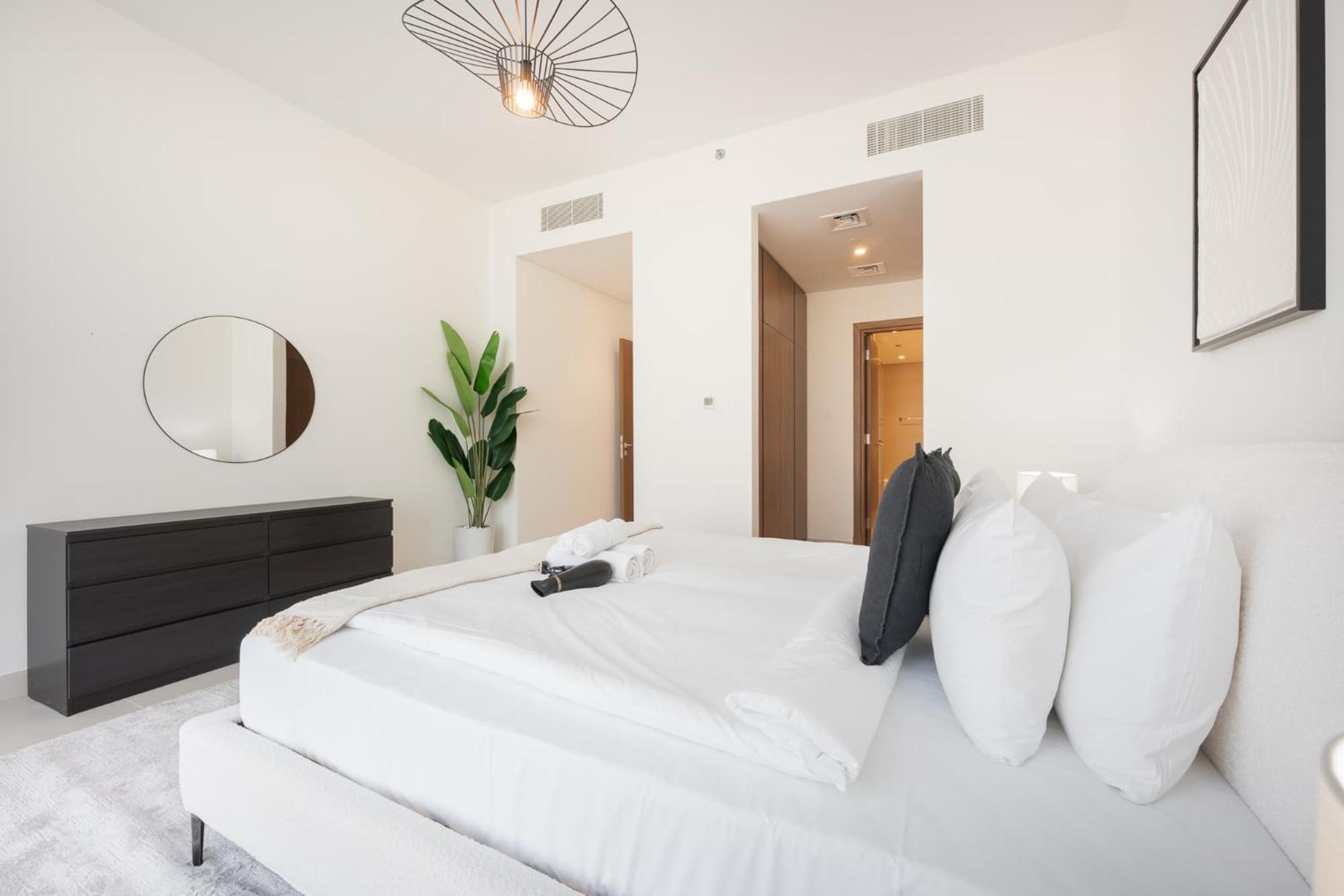 Elegant Relaxing 3-bedroom In Perfect Location At Canal Front 6 Apartment