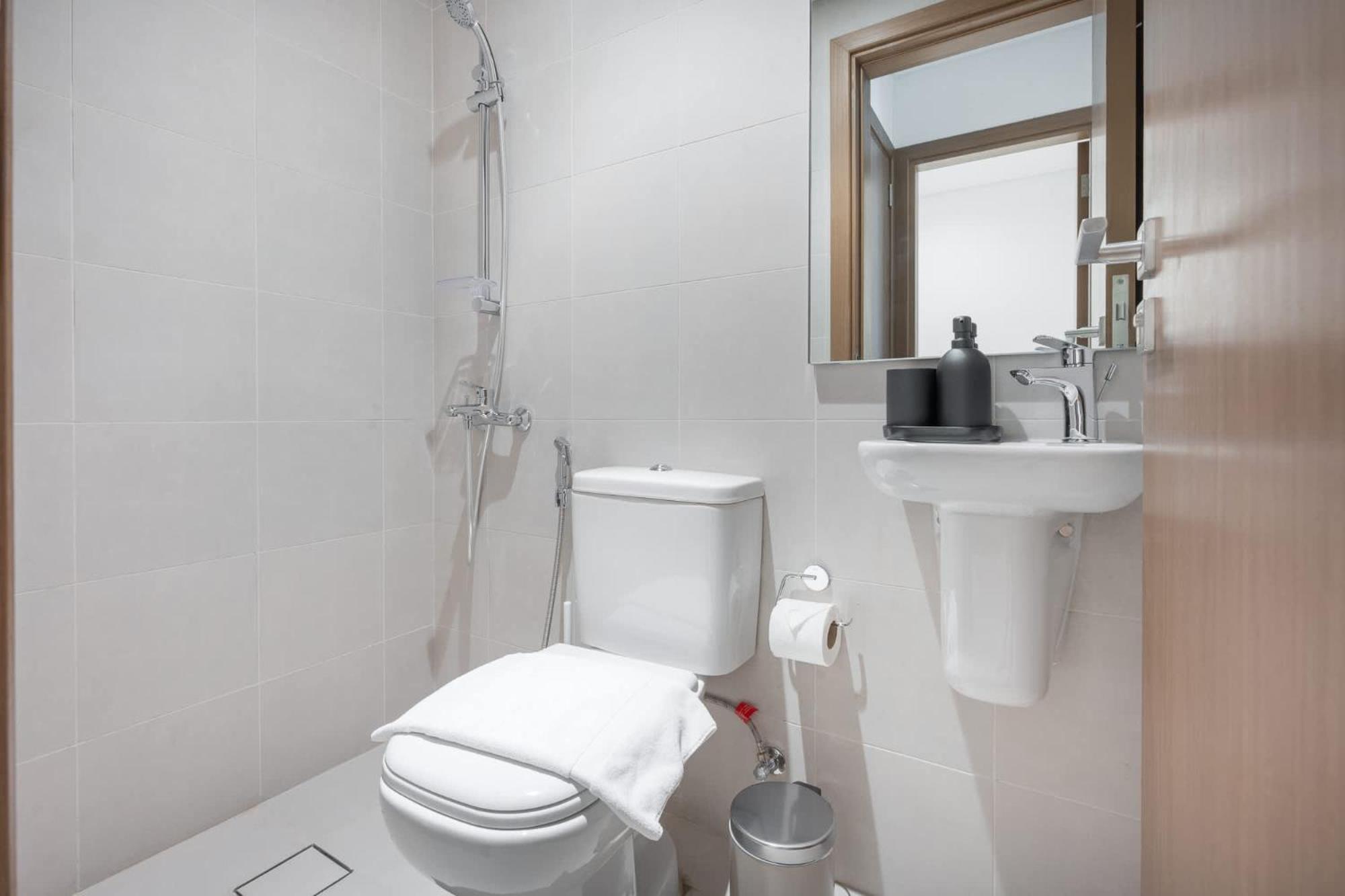 Elegant Relaxing 3-bedroom In Perfect Location At Canal Front 6 *