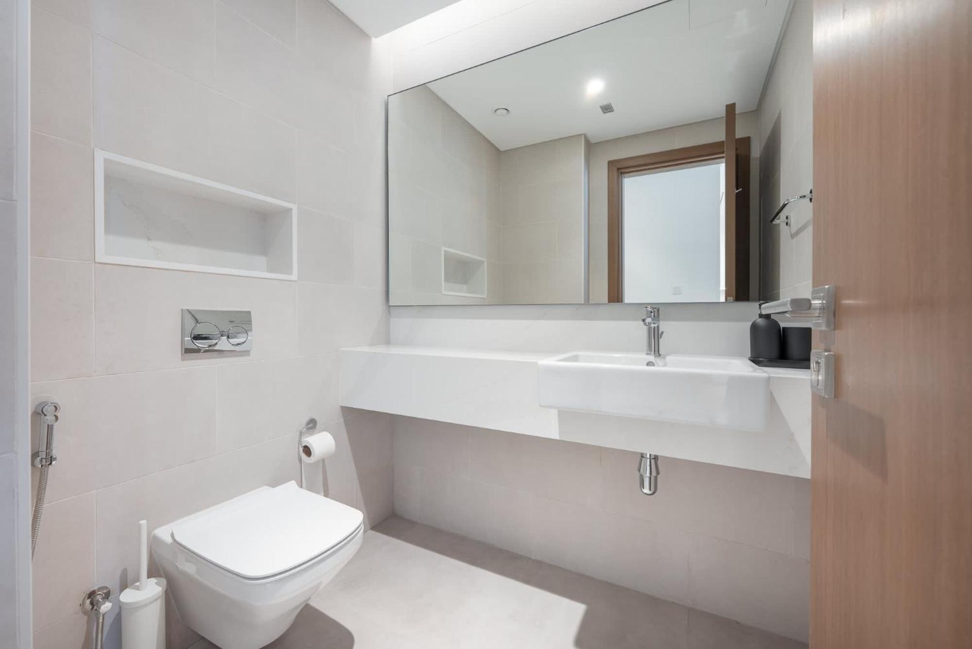 Elegant Relaxing 3-bedroom In Perfect Location At Canal Front 6