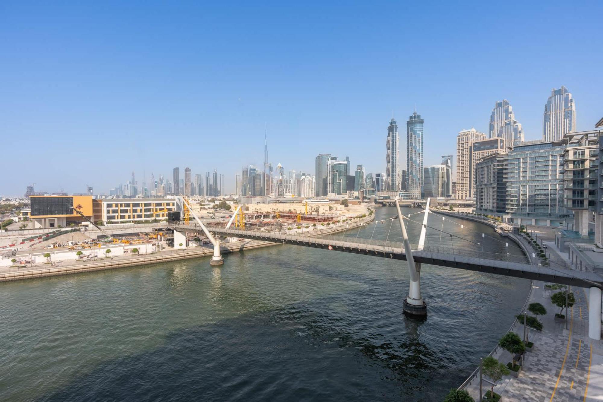 Elegant Relaxing 3-bedroom In Perfect Location At Canal Front 6 * Dubai