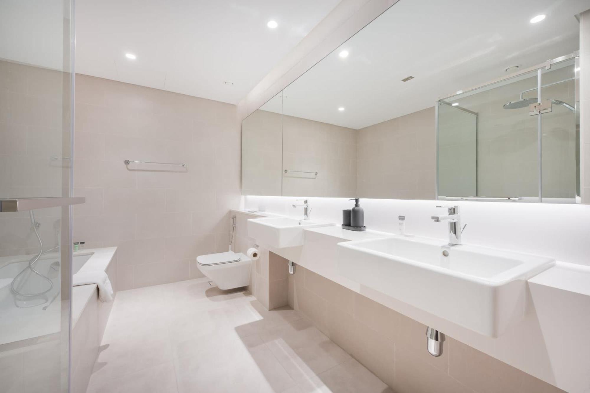 Elegant Relaxing 3-bedroom In Perfect Location At Canal Front 6 Apartment Dubai